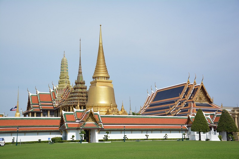 2 Week Thailand Itinerary with Kids - Emerald Buddha Temple