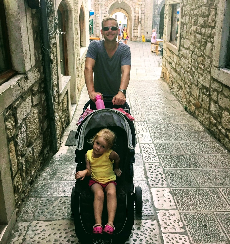 Best stroller for travelling with kids - 7