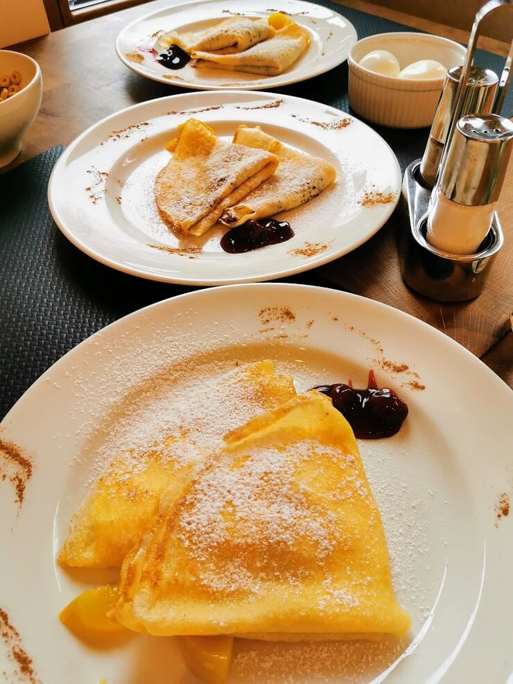 Hotel Foluszowy in Poland - pancakes for breakfast