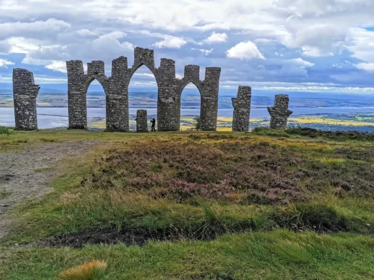 The magnificent Fyrish Monument in the background and behind it the sky and sea.